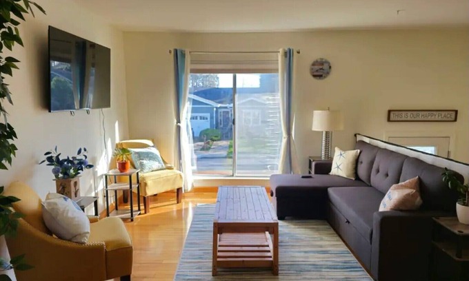 Half Moon Bay House | Poplar Beach Home