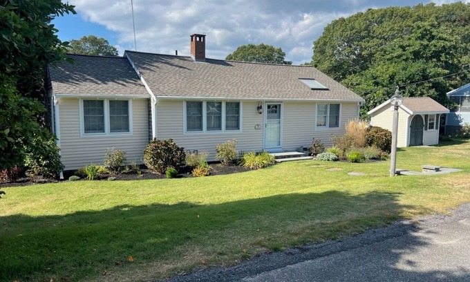 Popponesset Cottage | Popponesset-3 Bed, 1 bath, Sleeps 6, A/C, outdoor shower. Walk to Bluff beach