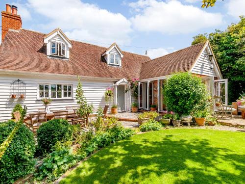 Faversham House | Poppy's Cottage