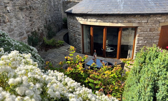 Middleham Cottage | POPPY'S FOOTPRINT, romantic, with a garden in Middleham