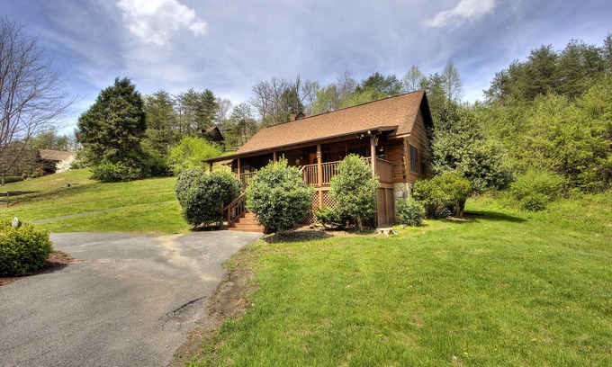 Pigeon Forge House | Porch w/swing & hot tub, sounds of stream, fireplace, pet & family friendly!