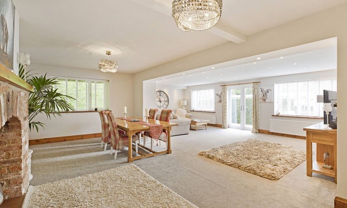 Knaresborough House | PORT ARTHUR COTTAGE, romantic, with a garden in Knaresborough