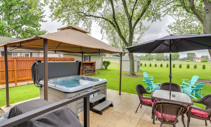 Lacarne House | Port Clinton Home: Hot Tub, Steps to Portage River