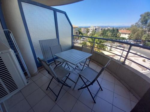 Frejus Plage Apartment | Port Frejus, joli studio cabine bien equipe, clima