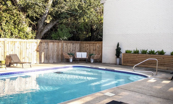 Biloxi Condo | Porter #10 - Perfect Ocean Springs location with Pool - near Beach and Downtown!