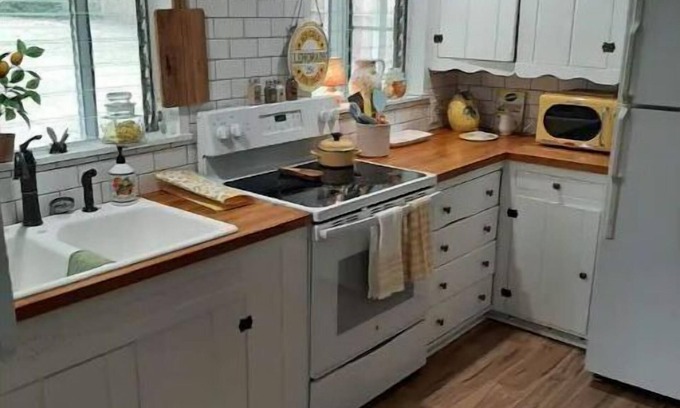 Eustis House | Porter's Porch