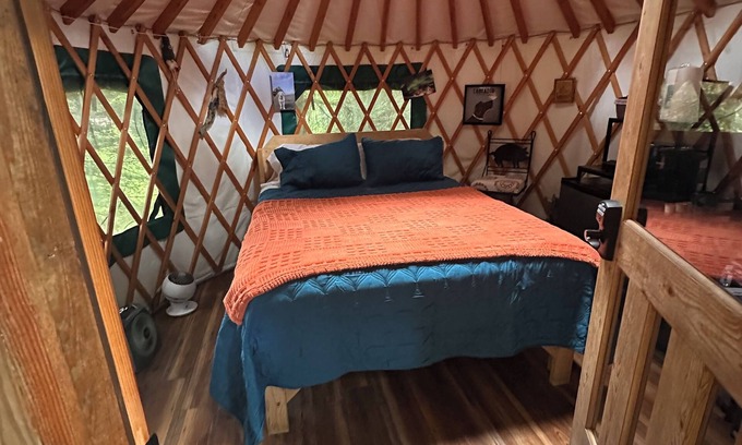 Bear Creek House | Porter’s Perch – Rustic Yurt Stay Near Seward