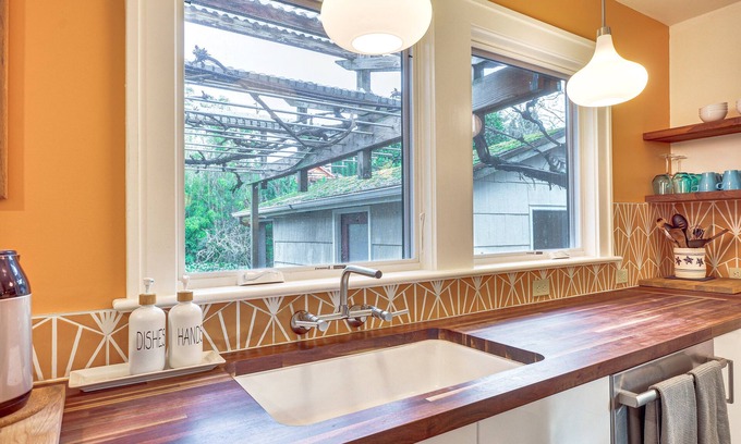 Overlook House | Portland Home w/Office Space Near Adidas HQ