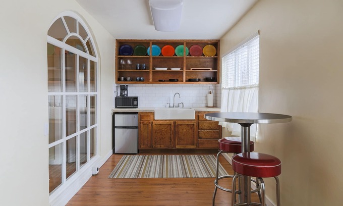 Kelseyville Apartment | Portrait Gallery, dntn Kville, Walk to Wine tasting/Restaurants/Antiques/Trails