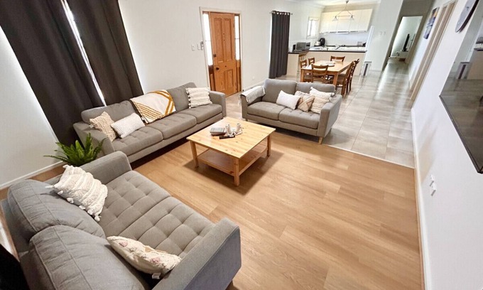 Moonta Bay Apartment | Poseidon`s Oasis - Entire Home - Moonta Bay