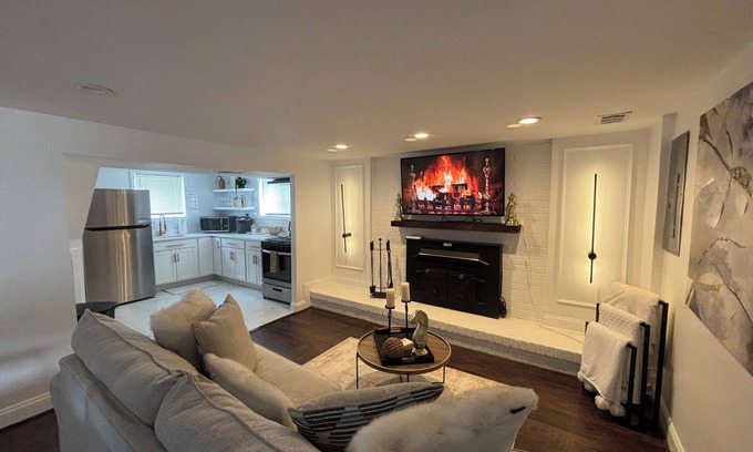 Marley House | Posh 2 levels house 5 bedrooms, 2 bathrooms, near by BWI airport and Annapolis.