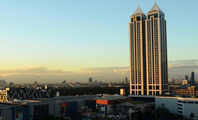 Wack-Wack Greenhills Apartment | Posh Beds with City View and Pools