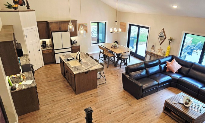 Breezy Point House | Posh Pelican House is guest favorite in quaint resort town of Breezy Point!