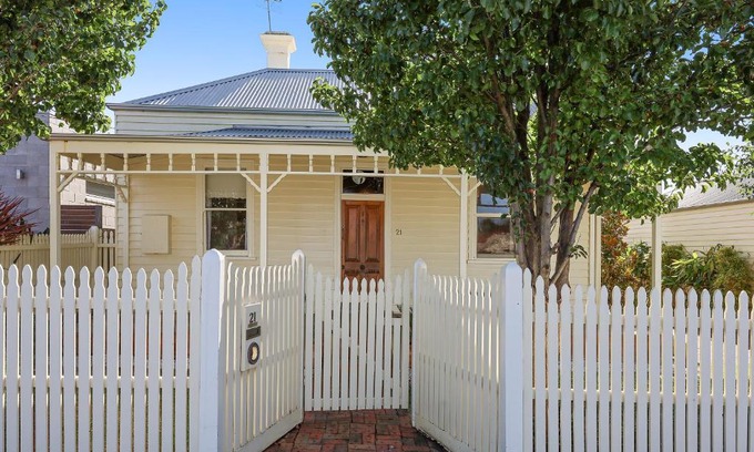 Warrnambool House | Possum Place