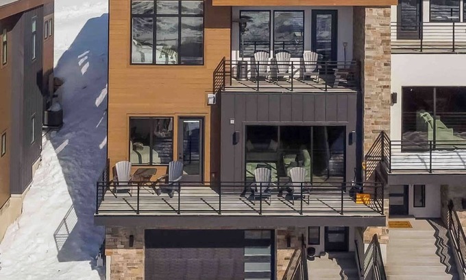 Hideout House | Postcard Views w/Luxury Touches & Hot Tub