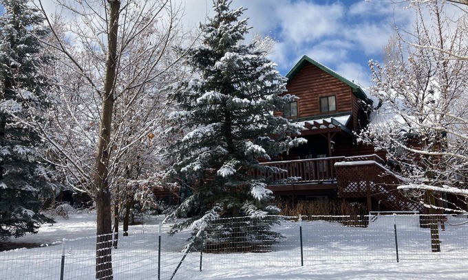Ogden Bed & Breakfast | Powder Mountain 25 minutes, Snowbasin 10 minutes rated 1&2 of 30 Western Resorts