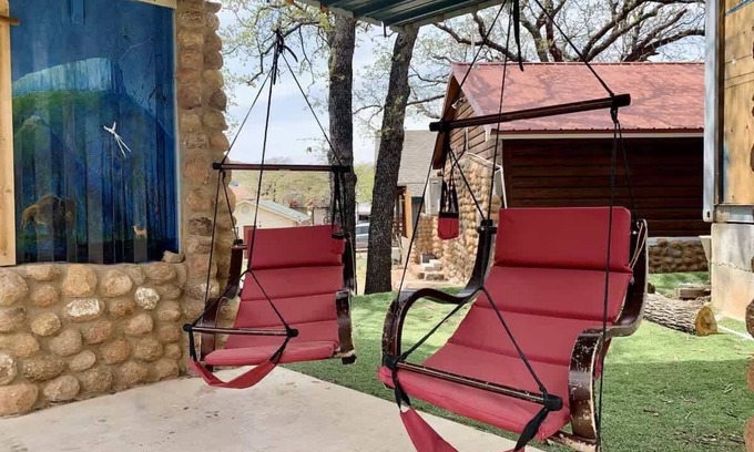 Medicine Park Apartment | PPI Native American Theme suite-Slps 4 w/Gazebo