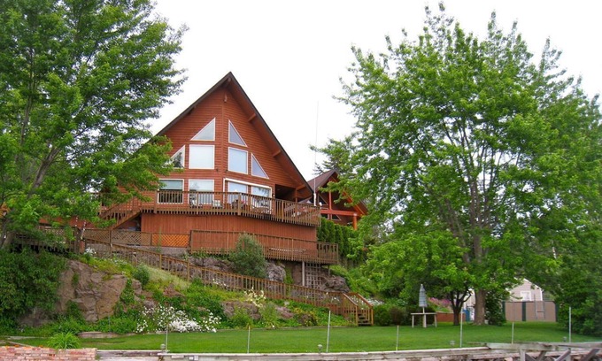 Cheney Ski Chalet | Premier Chalet Home on Beautiful Williams Lake - Consistently #1 in Region.