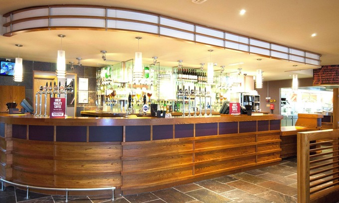 Newton Mearns Hotel | Premier Inn Glasgow Newton Mearns - M77 J4