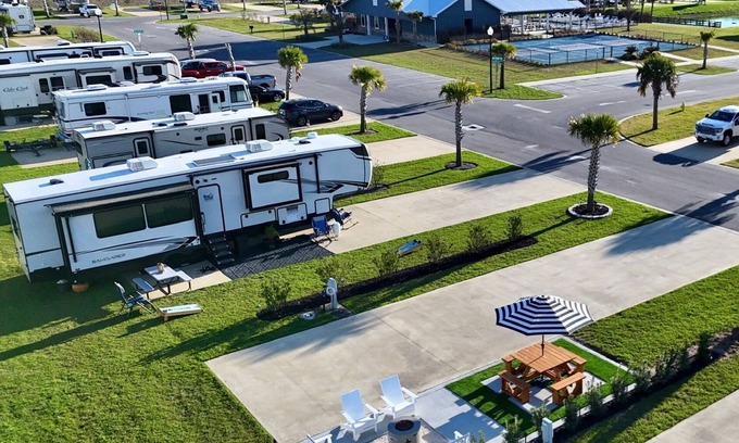 Foley RV Rental | Premium RV Site ⛱️ Resort Amenities 👙Heated Pool🎢 Near OWA & Beaches 🐚🏝️🌊!