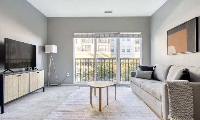 San Jose Apartment | Premium Santana Row 1BR w/Gym & Pool, 10 mins to Google, by Blueground