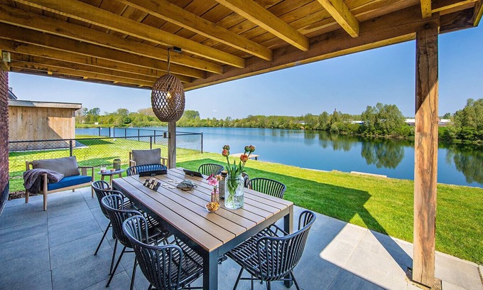 Thorn Villa | Premium Water 8p - Four Bedroom Villa, Sleeps 8