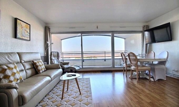 Le Touquet-Paris-Plage Apartment | PRESI 22A01: Studio cabin sea view, residence Le Président, for 2 to 4 people, in LE TOUQUET