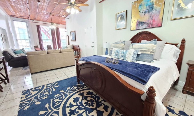 French Quarter House | Presidential Balcony Suite Downtown New Orleans