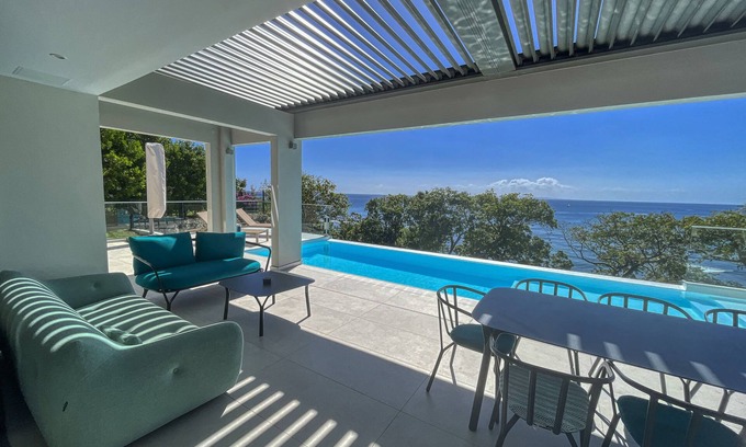 Grande-Terre Villa | Prestigious villa KURANDA CAVE