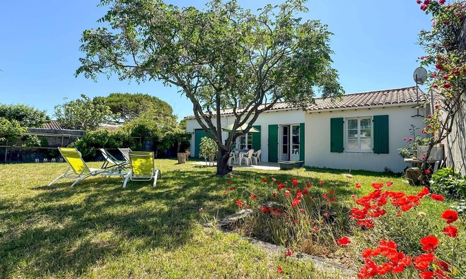 Saint-Clement-des-Baleines House | Pretty single storey villa with pleasant garden