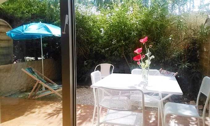 Saint-Mandrier-sur-Mer Apartment | PRETTY CALM APARTMENT with PRIVATE GARDEN Beaches, shopping, pinewood on foot