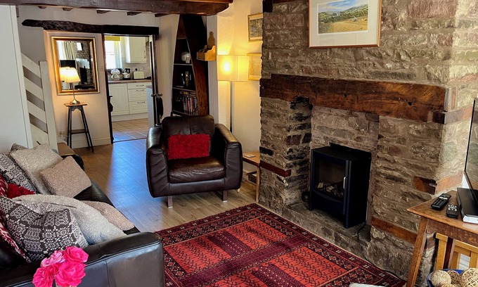 Hay on Wye Cottage | Pretty cottage, perfect readers' retreat in centre of Hay, parking & fast wifi