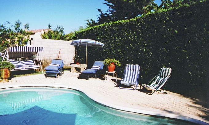 Clarensac Villa | Pretty house with private fenced pool