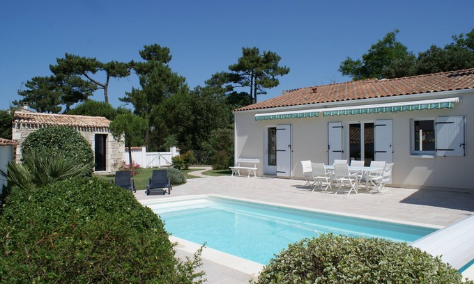 Le Grand-Village-Plage Villa | Pretty Villa with swimming pool, on the edge of the forest, close to the beach