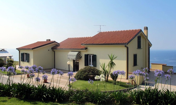 Poggi Apartment | Primavera (PGI131) by Interhome