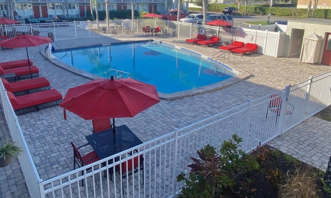 June Park House | Prime Location! 3 Comfortable Units, Free Parking, Near Melbourne Greyhound Park