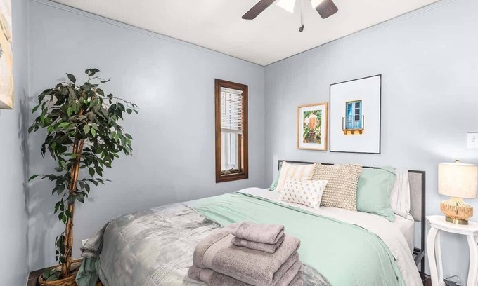 Royal Oak Apartment | Prime Location! Charming 2BR, Royal Oak Downtown