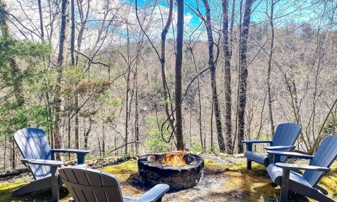 Gatlinburg - Pigeon Forge Cabin | ★ Prime Location ★ Fun Family Getaway ★