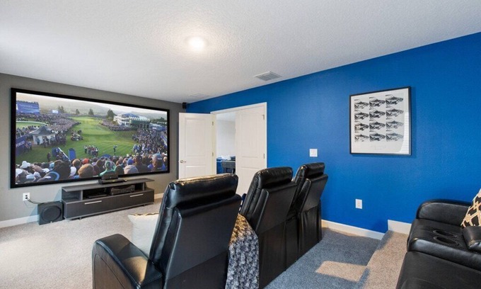 Davenport House | Prime Location Just Behind the Waterpark! High demand discounts apply for Fall!