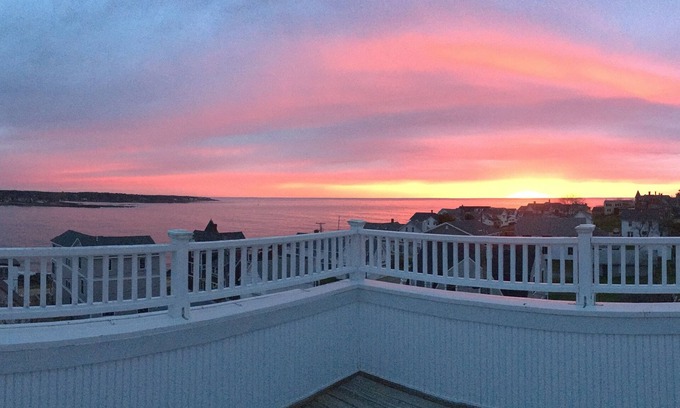 York Beach House | Prime Location, Sleeps 19 with Stunning Views. Ask about annex with +6 guests.