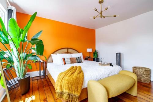 Italian Village House | Prime Location Top Rated Clean Parking Free!