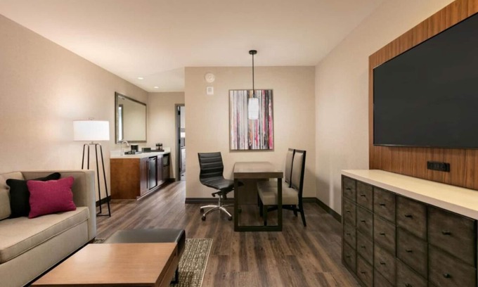 Berkeley Heights Hotel | Prime Location! 4 Convenient Units, Pool, Free Parking, Free Breakfast!