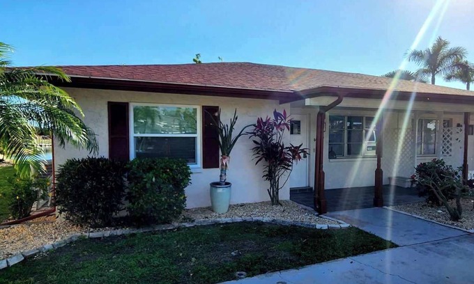 Caloosahatchee Villa | Prime Location with Boat dock