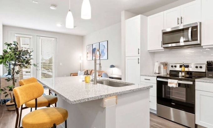 Windsor Park Apartment | Prime Soco Quaint 1BR King Suite w Pool Parking