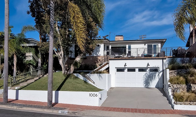 San Clemente House | Prime T-Street Beach House Location
