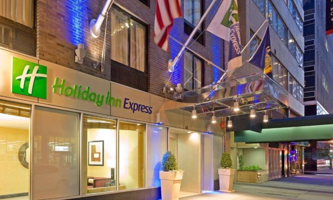 Financial District Hotel | Prime Wall Street Stay + Breakfast. Subway Access