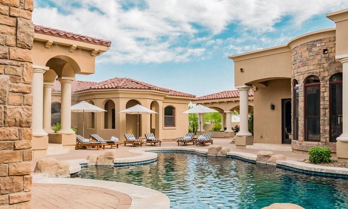 Paradise Valley Villa | Primrose by AvantStay | Extravagant Desert Estate w/ Theater & Pool