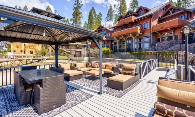 Bass Lake House | Pristine Bass Lake Lakefront Home