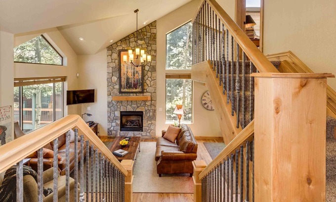 Historic District House | Pristine Mountain View Home with Hot Tub. Walkable to Town