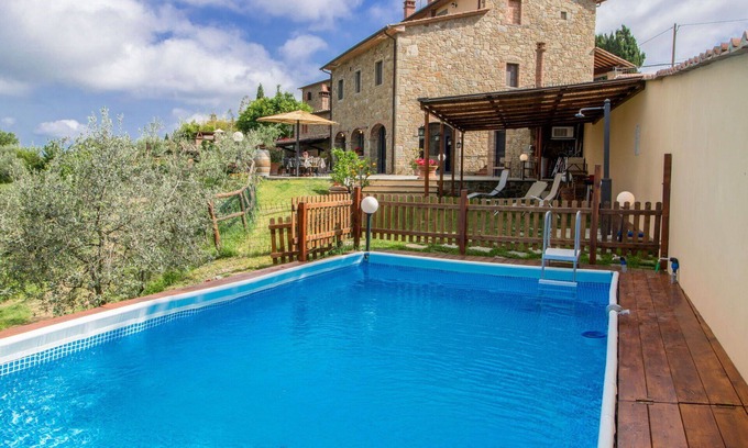 Civitella in Val di Chiana Villa | Private Villa with private pool, WIFI, TV, terrace, panoramic view, parking, close to Arezzo
